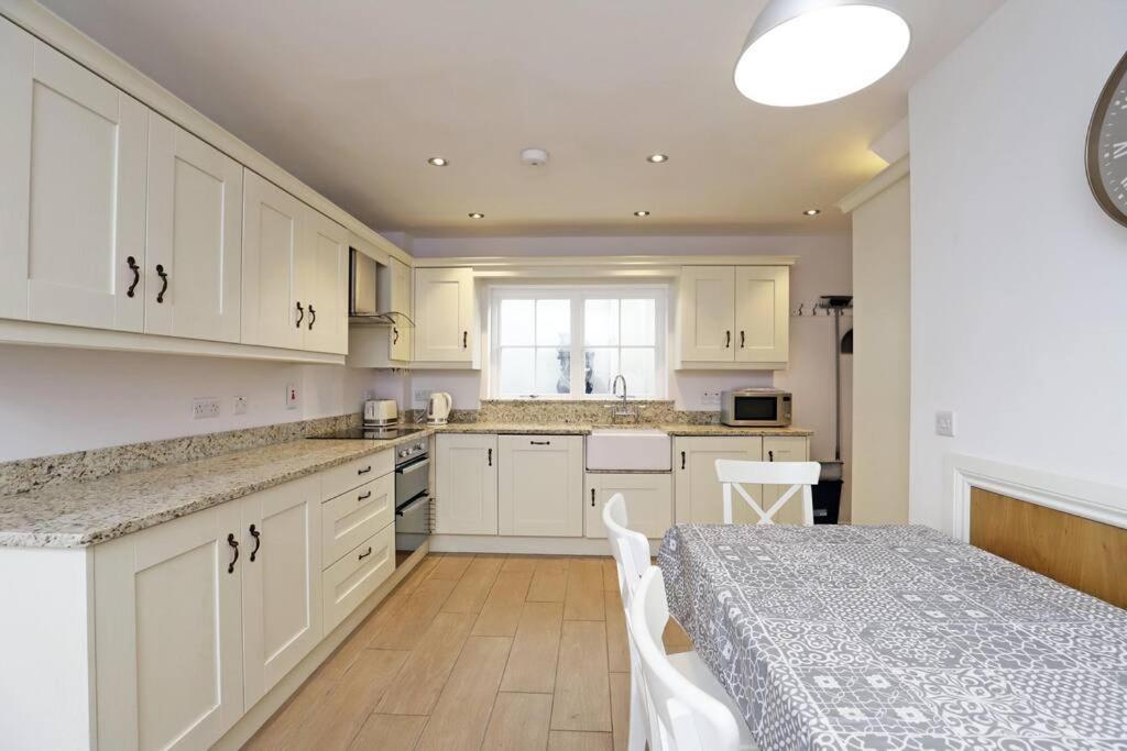 Royal Hillsborough Village Luxury Townhouse מראה חיצוני תמונה