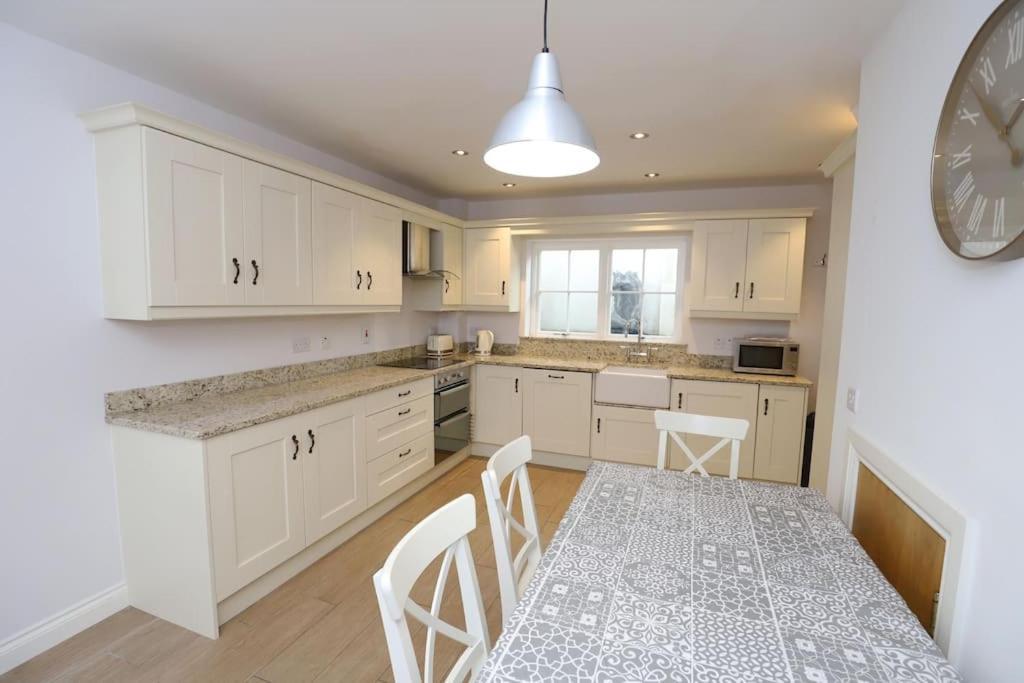 Royal Hillsborough Village Luxury Townhouse מראה חיצוני תמונה
